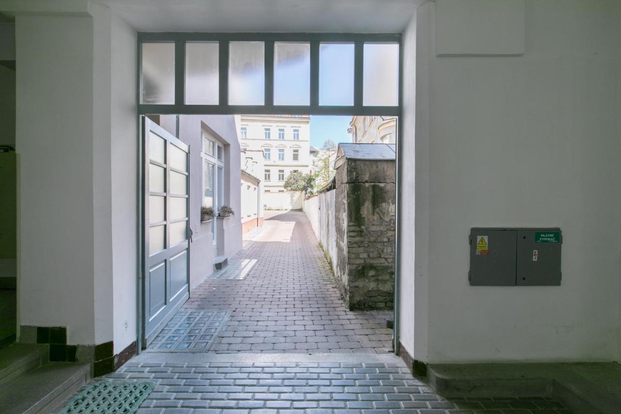 Appartamento Cozy In Quiet Courtyard Near Charles Bridge Praga